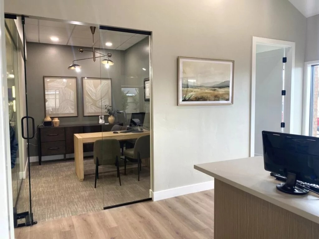 Check-out desk alt